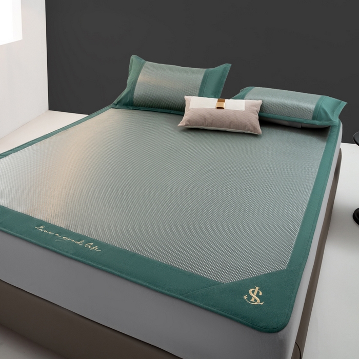 91家纺网 家纺一手货源 找家纺 宜家坊 2025新款A类纯色绣花冰藤席凉席三件套 松花绿-床笠款