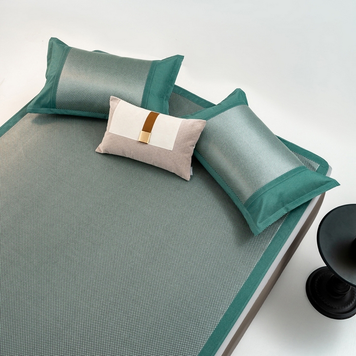 91家纺网 家纺一手货源 找家纺 宜家坊 2025新款A类纯色绣花冰藤席凉席三件套 松花绿-床笠款