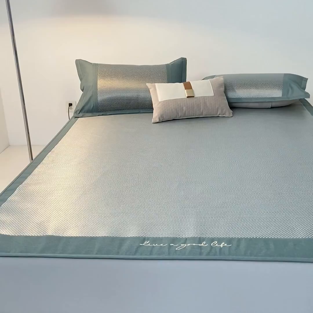 91家纺网 家纺一手货源 找家纺 宜家坊 2025新款A类纯色绣花冰藤席凉席三件套 松花绿-床笠款