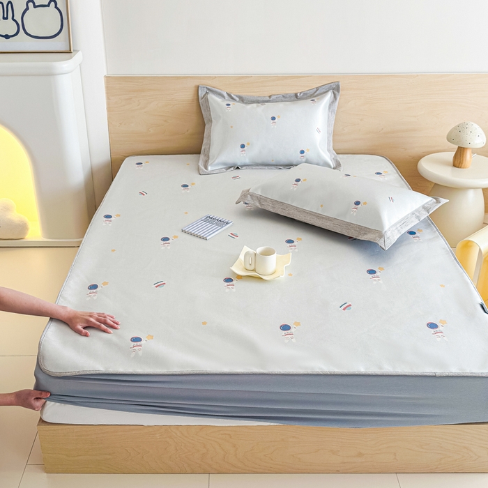 本希家居 2025春夏新款可水洗冰丝席花漾数码印花卡通系列 小小太空床笠