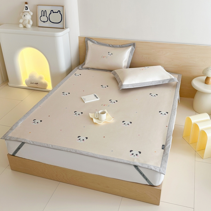 91家纺网 家纺一手货源 找家纺 本希家居 2025春夏新款可水洗冰丝席花漾数码印花卡通系列 小小熊猫平席