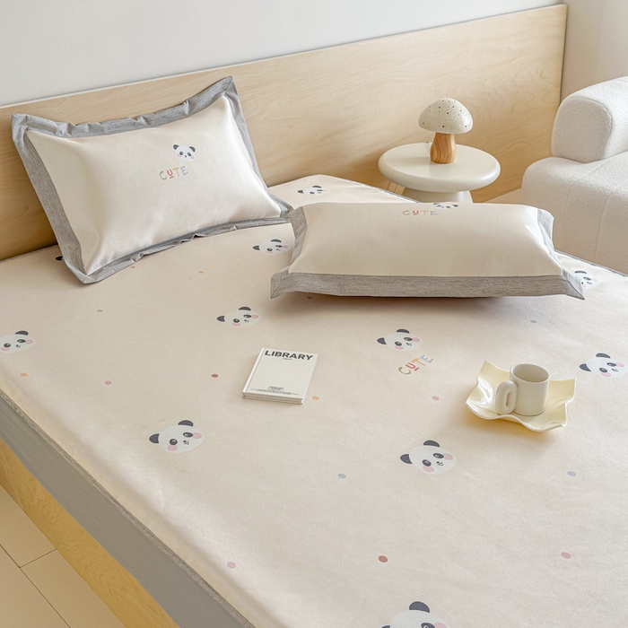 91家纺网 家纺一手货源 找家纺 本希家居 2025春夏新款可水洗冰丝席花漾数码印花卡通系列 小小熊猫床笠