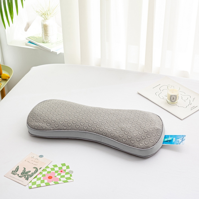 91家纺网 家纺一手货源 找家纺 萌番宝 2025新款夏季冰豆豆凉枕荞麦颈椎枕圆柱护颈枕牵引荞麦壳枕芯 冰豆豆荞麦颈椎枕-高雅灰52*21*11cm