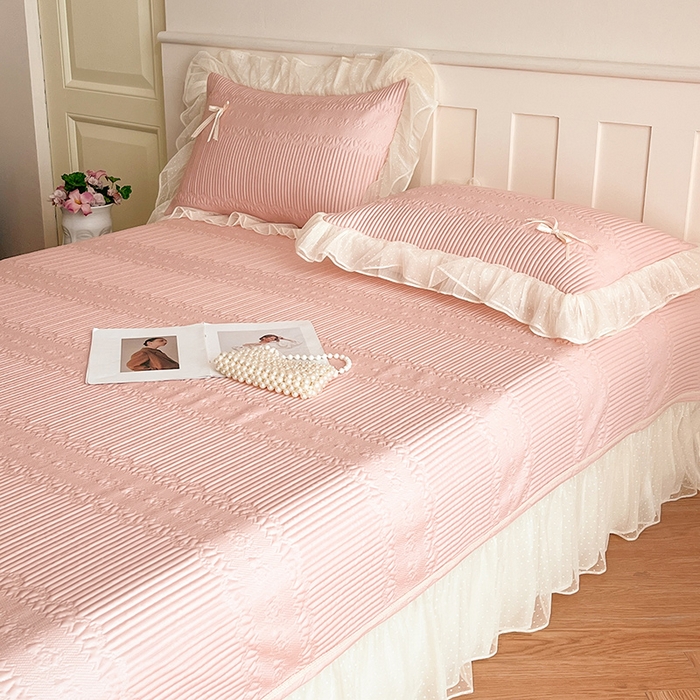 91家纺网 家纺一手货源 找家纺 蓝邻家纺 2025年新款PE提花海岛皱花边织带款凉席系列 羽希-樱花粉