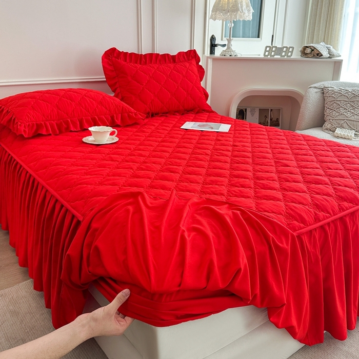 91家纺网 家纺一手货源 找家纺 2025新款蝴蝶飞飞系列 A类亲肤棉夹棉床笠式床裙四件套 大红