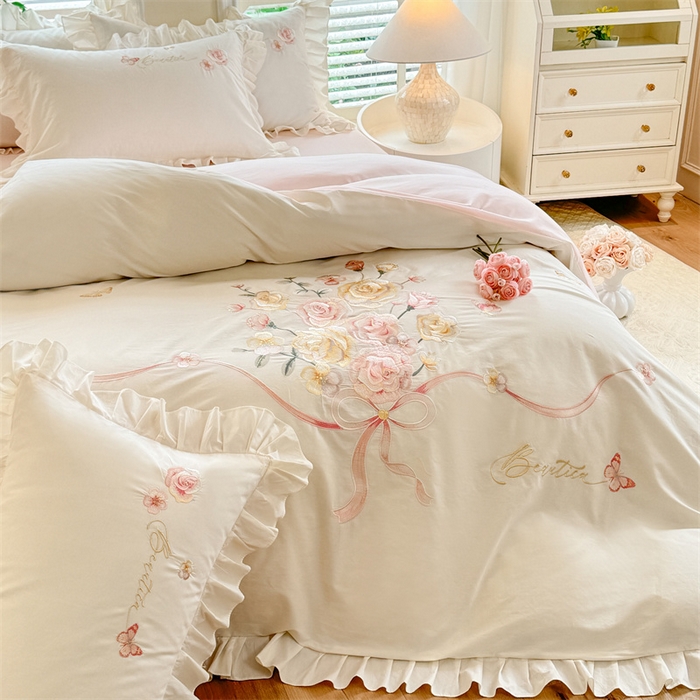 91家纺网 家纺一手货源 找家纺 绒棉世家 2025新款韩版贴布绣刺绣四件套-花蔓 花蔓-奶白