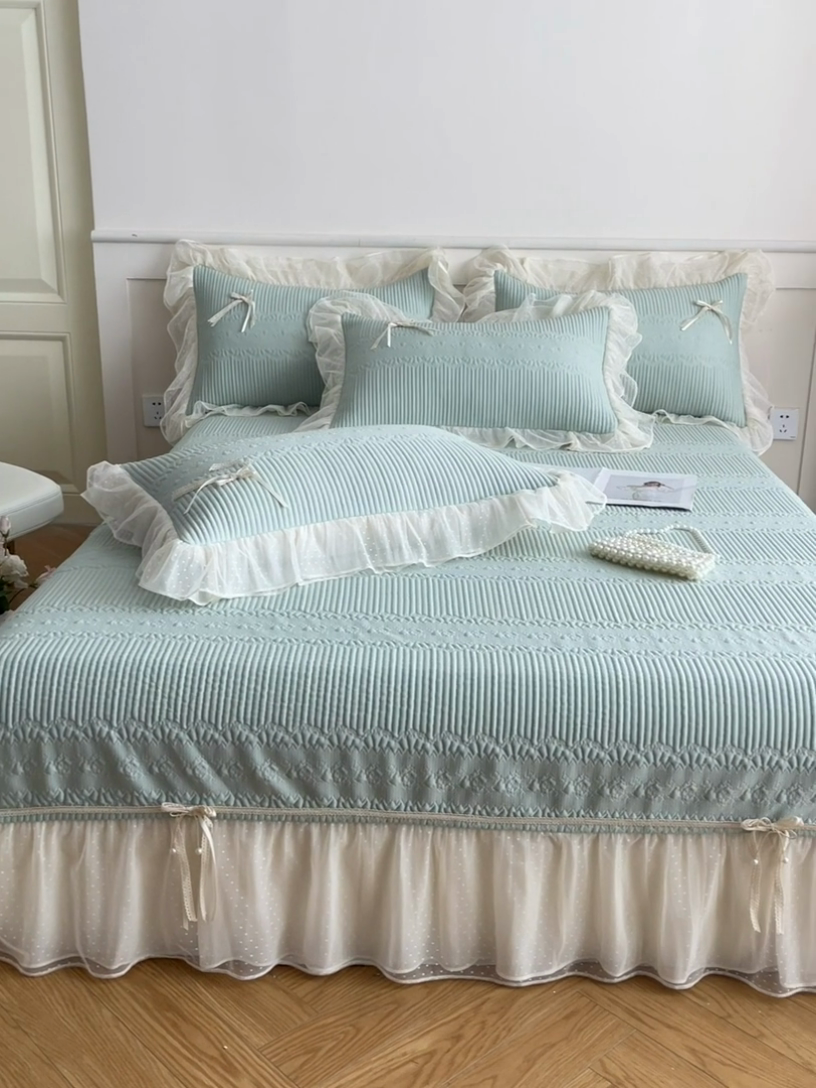 91家纺网 家纺一手货源 找家纺 蓝邻家纺 2025年新款PE提花海岛皱花边织带款凉席系列 羽希-抹茶绿