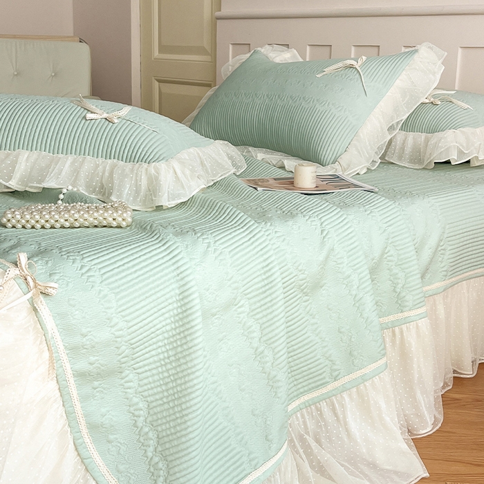 91家纺网 家纺一手货源 找家纺 蓝邻家纺 2025年新款PE提花海岛皱花边织带款凉席系列 羽希-抹茶绿