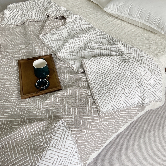 91家纺网 家纺一手货源 找家纺 卡奥家纺 2025新款水洗全棉四层纱盖毯毛巾被夏凉被  围城-咖