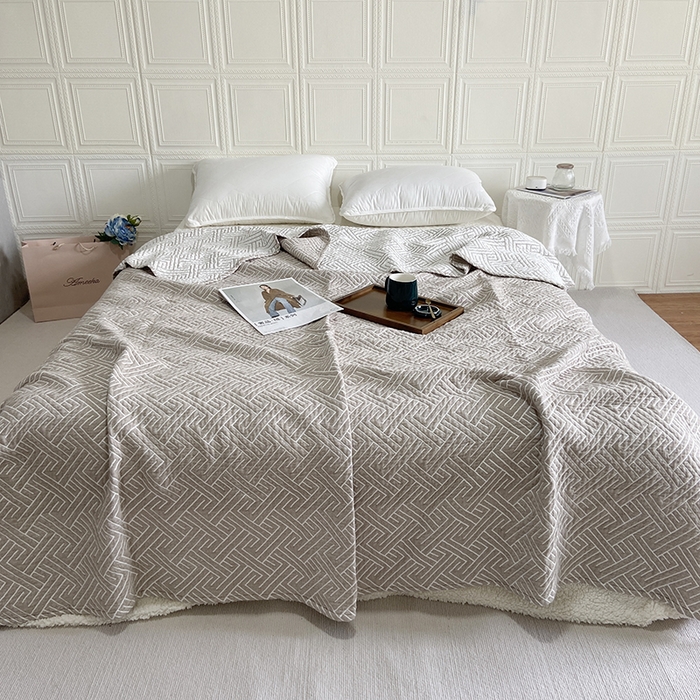 91家纺网 家纺一手货源 找家纺 卡奥家纺 2025新款水洗全棉四层纱盖毯毛巾被夏凉被  围城-咖