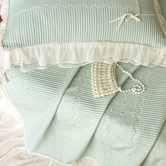 91家纺网 家纺一手货源 找家纺 蓝邻家纺 2025年新款PE提花海岛皱花边织带款凉席系列 羽希-抹茶绿