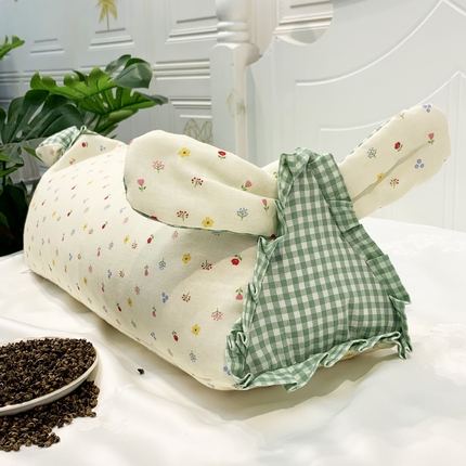 91家纺网 家纺一手货源 找家纺 （总）全美家居 2025新款棉双层纱兔兔荞麦花草枕护颈枕50cm*15cm*15cm