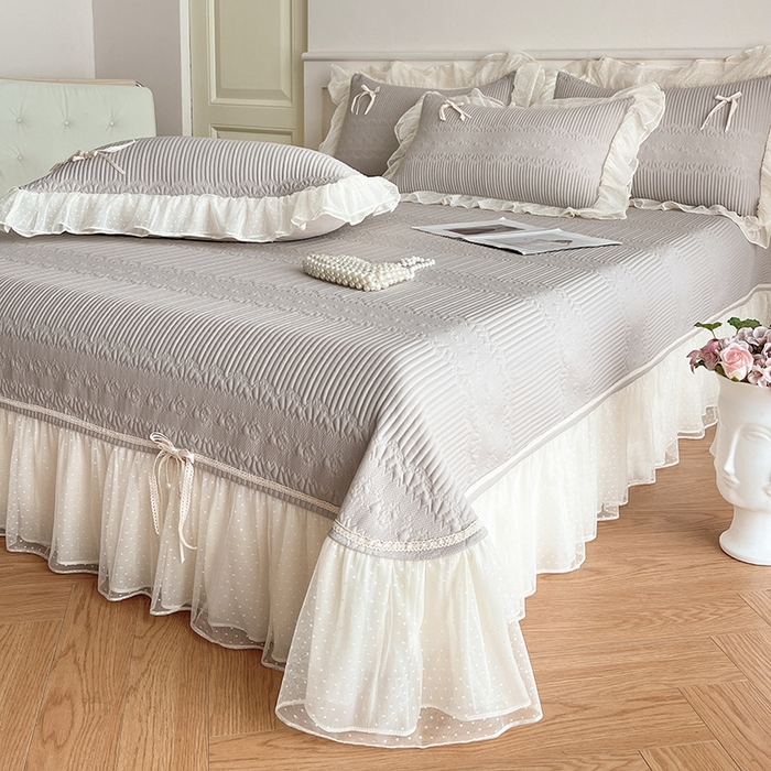 91家纺网 家纺一手货源 找家纺 蓝邻家纺 2025年新款PE提花海岛皱花边织带款凉席系列 羽希-米灰