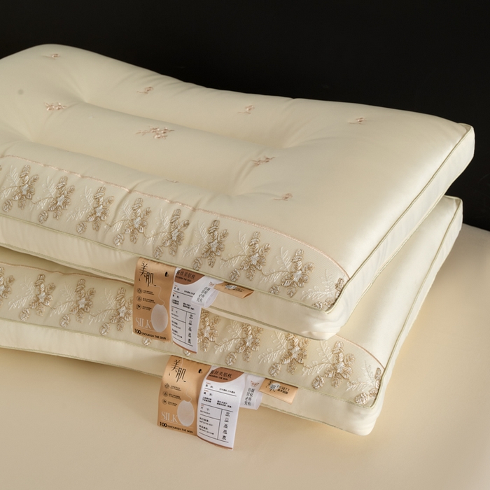 91家纺网 家纺一手货源 找家纺 （总）昕科 2025新款蚕丝乳胶美肌枕-桑蚕丝枕头乳胶片花边刺绣羽丝棉成人颈椎枕芯