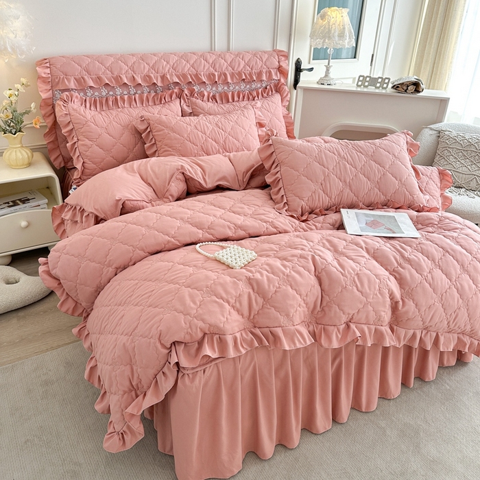 91家纺网 家纺一手货源 找家纺 2025新款蝴蝶飞飞系列 --A类亲肤棉床裙床笠二合一 豆沙 