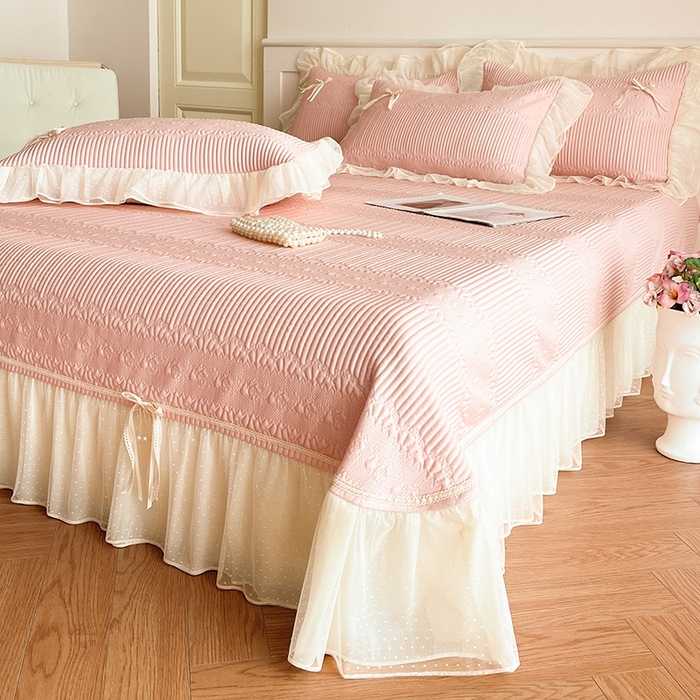 91家纺网 家纺一手货源 找家纺 蓝邻家纺 2025年新款PE提花海岛皱花边织带款凉席系列 羽希-樱花粉