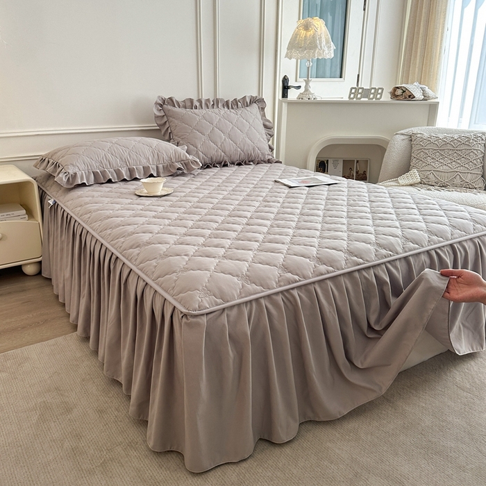 91家纺网 家纺一手货源 找家纺 2025新款蝴蝶飞飞系列 --A类亲肤棉床裙床笠二合一 灰色