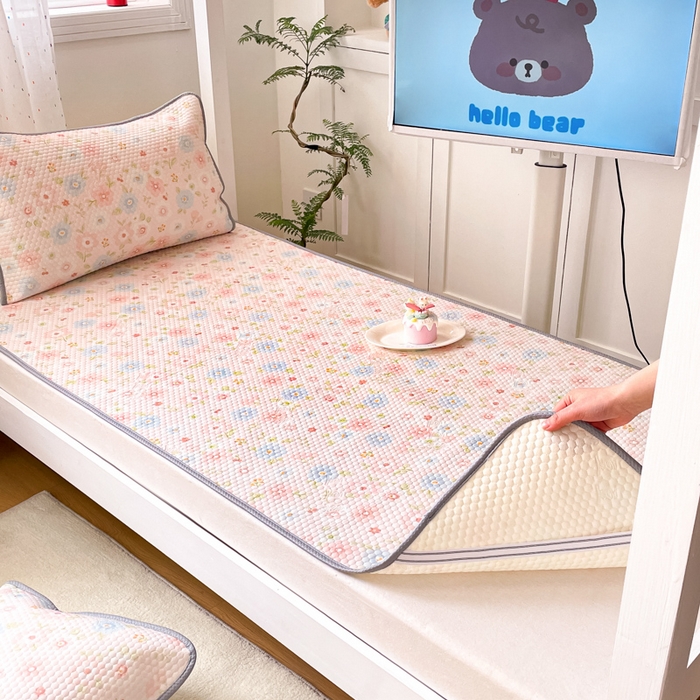 91家纺网 家纺一手货源 找家纺 川悦生活 2025新款大阪凉豆豆学生床凉感凉席 甜梦少女