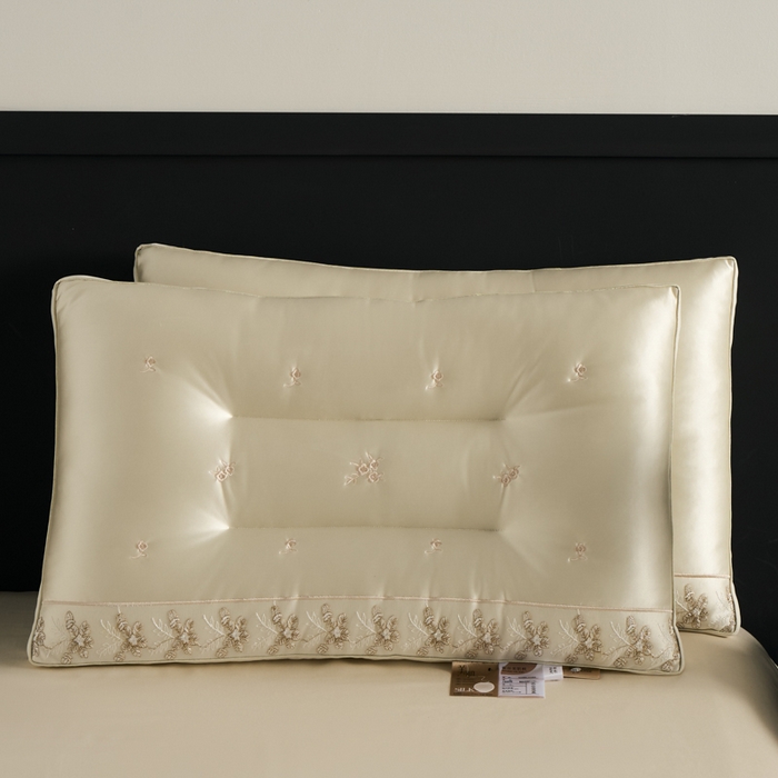 91家纺网 家纺一手货源 找家纺 （总）昕科 2025新款蚕丝乳胶美肌枕-桑蚕丝枕头乳胶片花边刺绣羽丝棉成人颈椎枕芯
