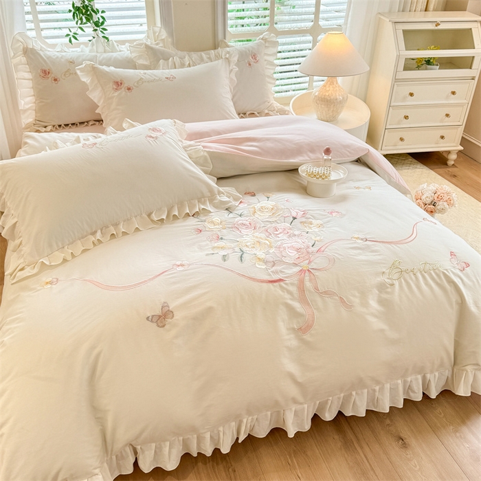 91家纺网 家纺一手货源 找家纺 绒棉世家 2025新款韩版贴布绣刺绣四件套-花蔓 花蔓-奶白