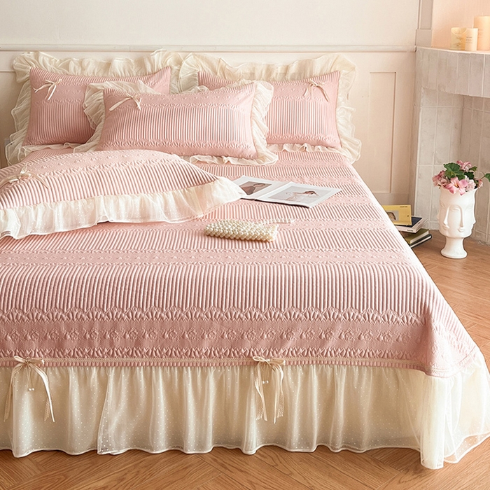 91家纺网 家纺一手货源 找家纺 蓝邻家纺 2025年新款PE提花海岛皱花边织带款凉席系列 羽希-樱花粉