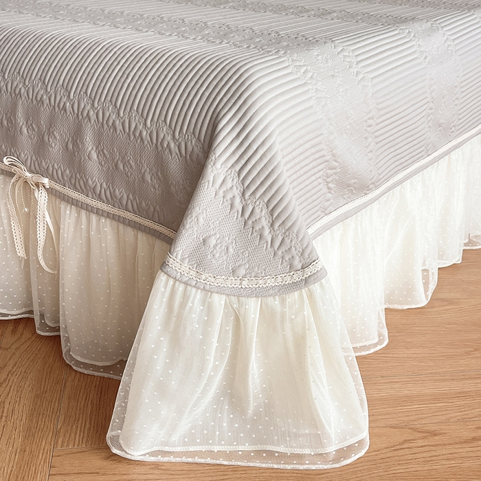 91家纺网 家纺一手货源 找家纺 蓝邻家纺 2025年新款PE提花海岛皱花边织带款凉席系列 羽希-米灰