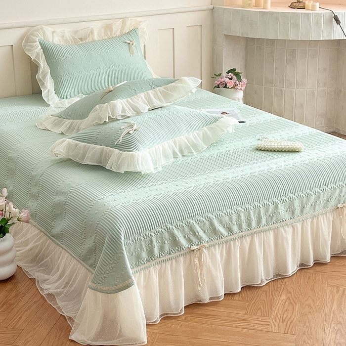 91家纺网 家纺一手货源 找家纺 蓝邻家纺 2025年新款PE提花海岛皱花边织带款凉席系列 羽希-抹茶绿