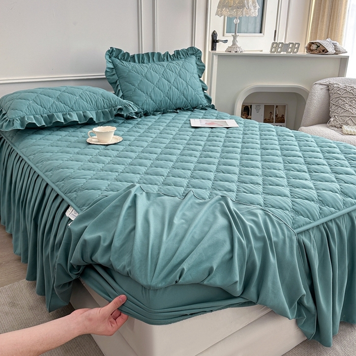 91家纺网 家纺一手货源 找家纺 2025新款蝴蝶飞飞系列 A类亲肤棉夹棉床笠式床裙四件套 蓝色