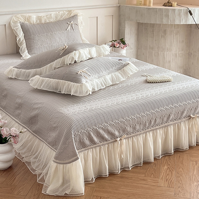 91家纺网 家纺一手货源 找家纺 蓝邻家纺 2025年新款PE提花海岛皱花边织带款凉席系列 羽希-米灰