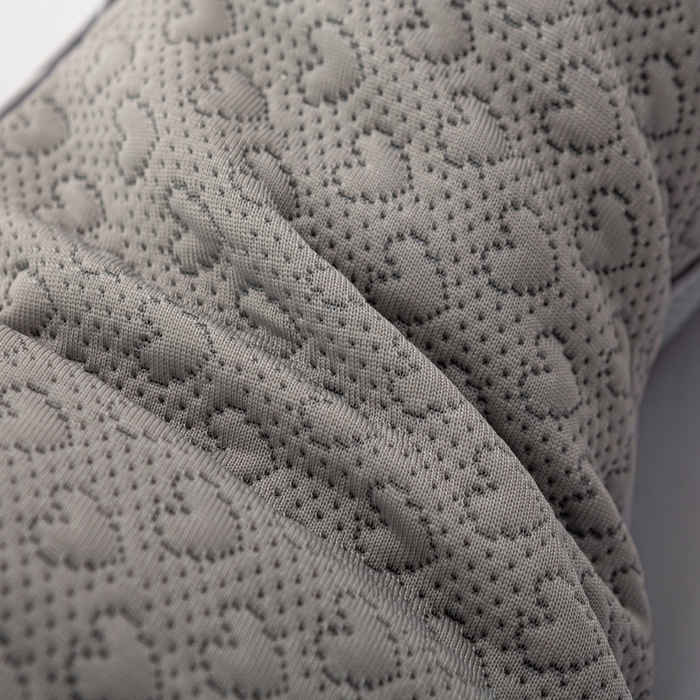 91家纺网 家纺一手货源 找家纺 萌番宝 2025新款夏季冰豆豆凉枕荞麦颈椎枕圆柱护颈枕牵引荞麦壳枕芯 冰豆豆荞麦颈椎枕-高雅灰52*21*11cm