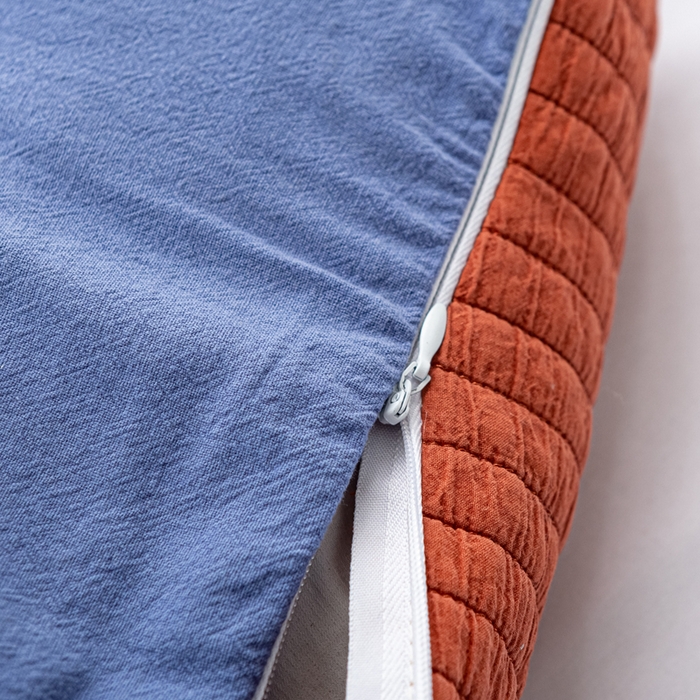 91家纺网 家纺一手货源 找家纺 萌番宝全荞麦壳枕芯全棉砂洗三维立体分区荞麦颈椎枕纯植物草本薰衣草枕头 蓝+橙色