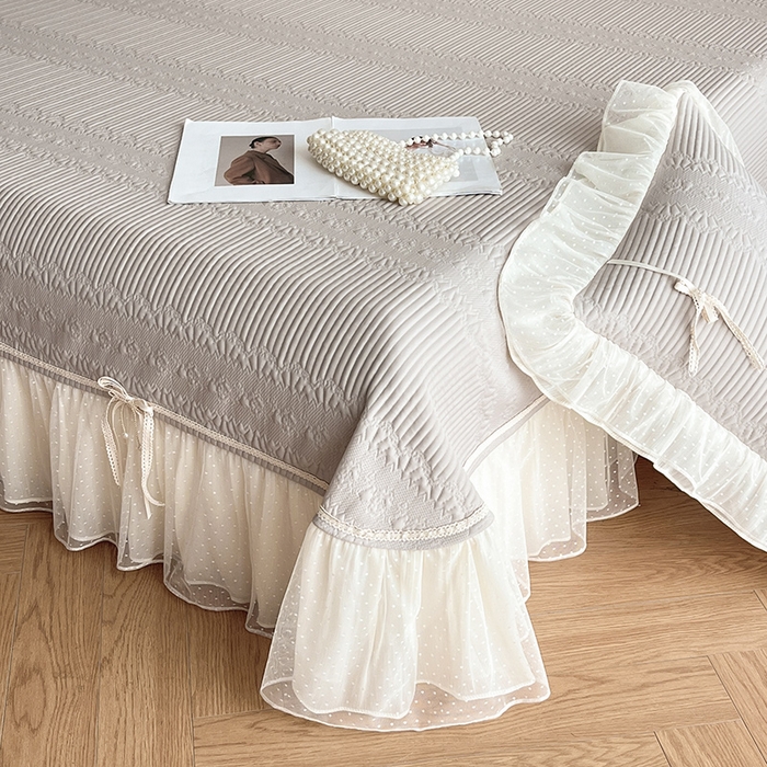 91家纺网 家纺一手货源 找家纺 蓝邻家纺 2025年新款PE提花海岛皱花边织带款凉席系列 羽希-米灰