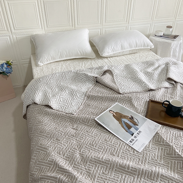 91家纺网 家纺一手货源 找家纺 卡奥家纺 2025新款水洗全棉四层纱盖毯毛巾被夏凉被  围城-咖