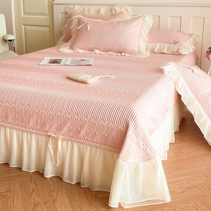 91家纺网 家纺一手货源 找家纺 蓝邻家纺 2025年新款PE提花海岛皱花边织带款凉席系列 羽希-樱花粉