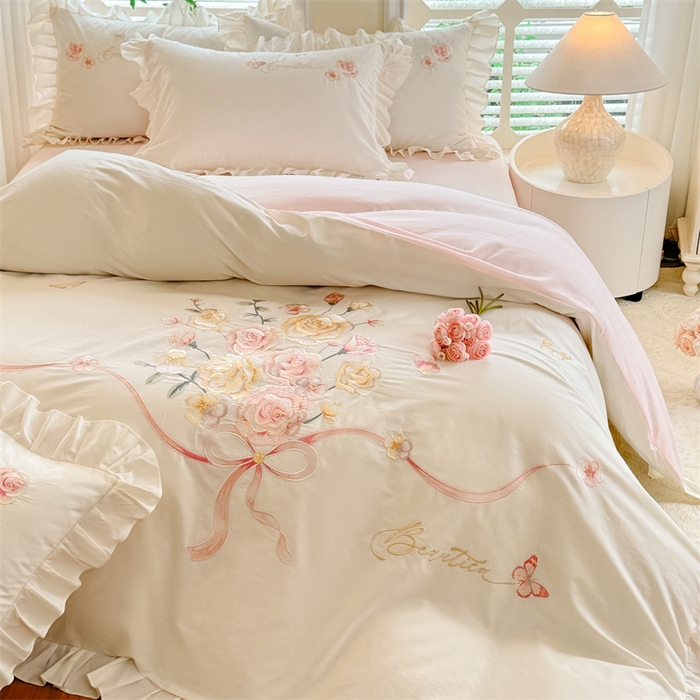 91家纺网 家纺一手货源 找家纺 绒棉世家 2025新款韩版贴布绣刺绣四件套-花蔓 花蔓-奶白