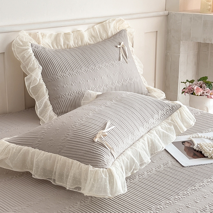 91家纺网 家纺一手货源 找家纺 蓝邻家纺 2025年新款PE提花海岛皱花边织带款凉席系列 羽希-米灰