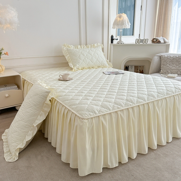 91家纺网 家纺一手货源 找家纺 2025新款蝴蝶飞飞系列 --A类亲肤棉床裙床笠二合一 米黄