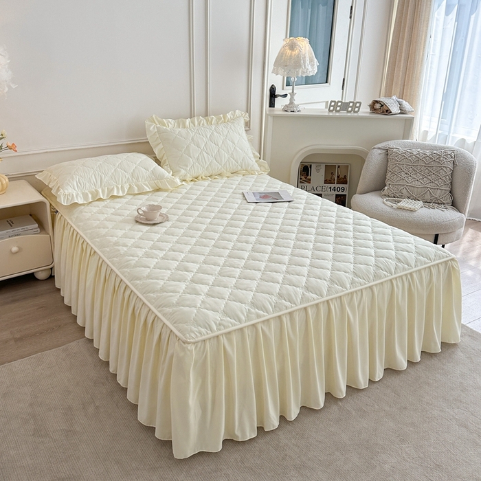 91家纺网 家纺一手货源 找家纺 2025新款蝴蝶飞飞系列 --A类亲肤棉床裙床笠二合一 米黄