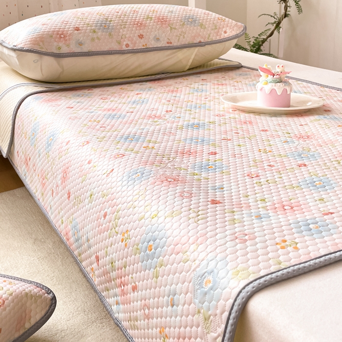 91家纺网 家纺一手货源 找家纺 川悦生活 2025新款大阪凉豆豆学生床凉感凉席 甜梦少女