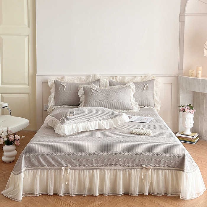 91家纺网 家纺一手货源 找家纺 蓝邻家纺 2025年新款PE提花海岛皱花边织带款凉席系列 羽希-米灰