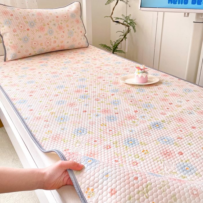 91家纺网 家纺一手货源 找家纺 川悦生活 2025新款大阪凉豆豆学生床凉感凉席 甜梦少女