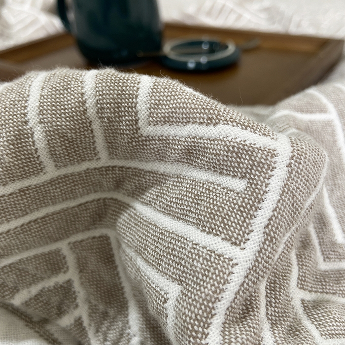 91家纺网 家纺一手货源 找家纺 卡奥家纺 2025新款水洗全棉四层纱盖毯毛巾被夏凉被  围城-咖