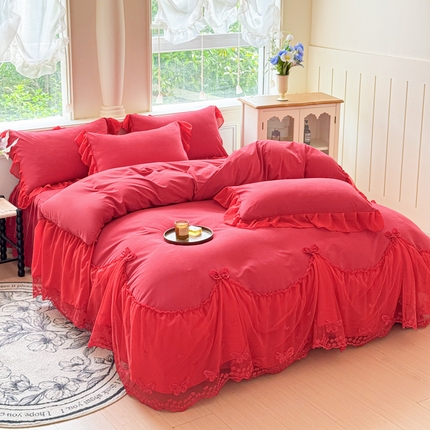 91家纺网 家纺一手货源 找家纺 睡美人 2025年锦棉糯糯棉蕾丝公主款双层纱被套床裙四件套 翩翩起舞-胭脂红（预售中）