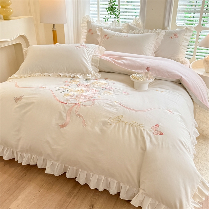 91家纺网 家纺一手货源 找家纺 绒棉世家 2025新款韩版贴布绣刺绣四件套-花蔓 花蔓-奶白