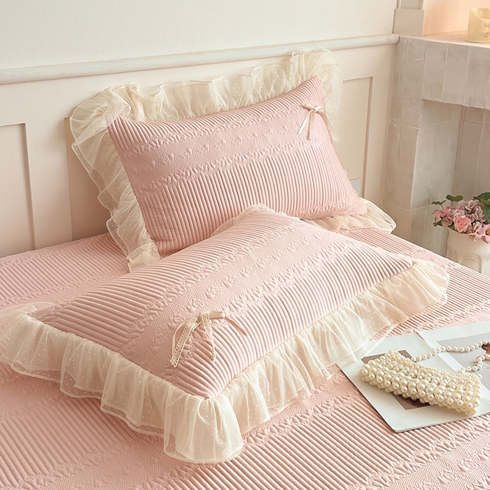 91家纺网 家纺一手货源 找家纺 蓝邻家纺 2025年新款PE提花海岛皱花边织带款凉席系列 羽希-樱花粉