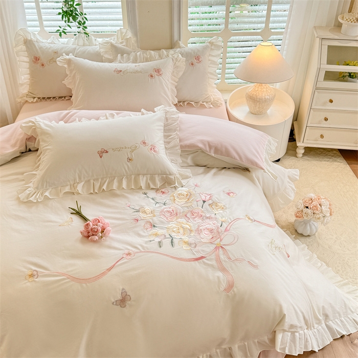 91家纺网 家纺一手货源 找家纺 绒棉世家 2025新款韩版贴布绣刺绣四件套-花蔓 花蔓-奶白