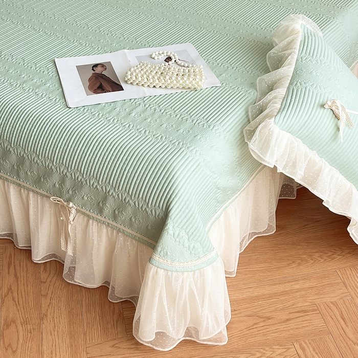 91家纺网 家纺一手货源 找家纺 蓝邻家纺 2025年新款PE提花海岛皱花边织带款凉席系列 羽希-抹茶绿