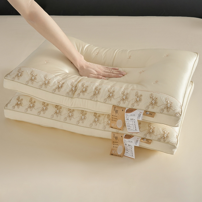 91家纺网 家纺一手货源 找家纺 （总）昕科 2025新款蚕丝乳胶美肌枕-桑蚕丝枕头乳胶片花边刺绣羽丝棉成人颈椎枕芯