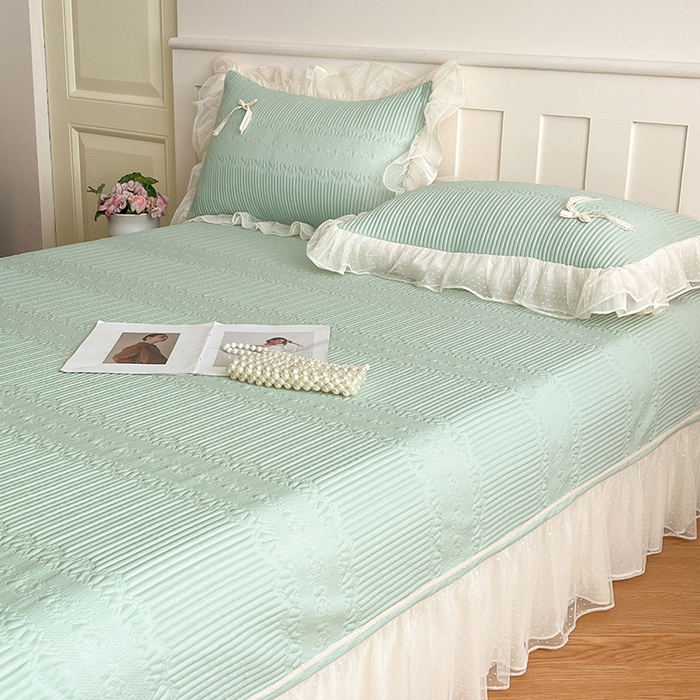 91家纺网 家纺一手货源 找家纺 蓝邻家纺 2025年新款PE提花海岛皱花边织带款凉席系列 羽希-抹茶绿