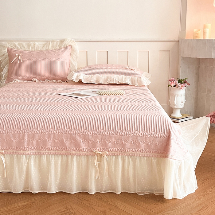 91家纺网 家纺一手货源 找家纺 蓝邻家纺 2025年新款PE提花海岛皱花边织带款凉席系列 羽希-樱花粉